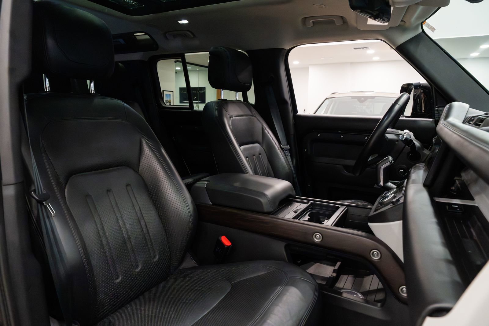 Used 2020 Land Rover Defender 110 HSE image 9