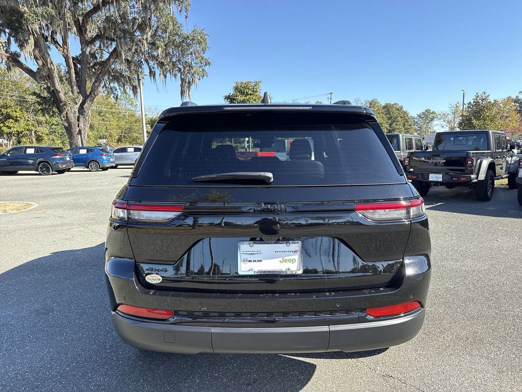 New 2025 Jeep Grand Cherokee Altitude image 4