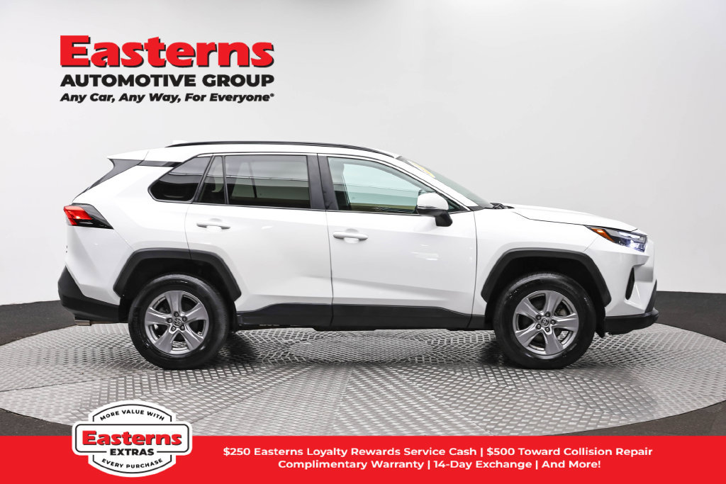 Used 2023 Toyota RAV4 LE AWD/4WD image 5