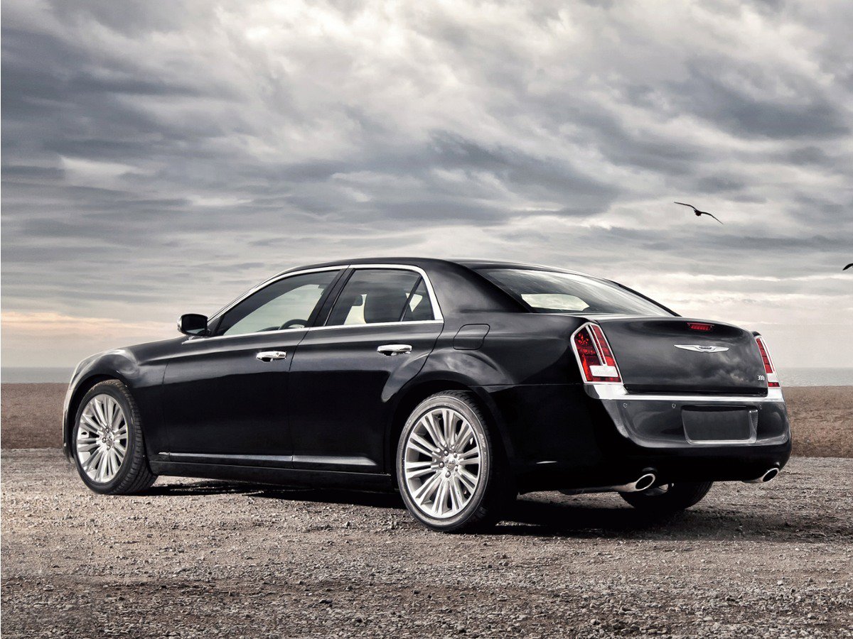 Used 2011 Chrysler 300 C RWD image 1