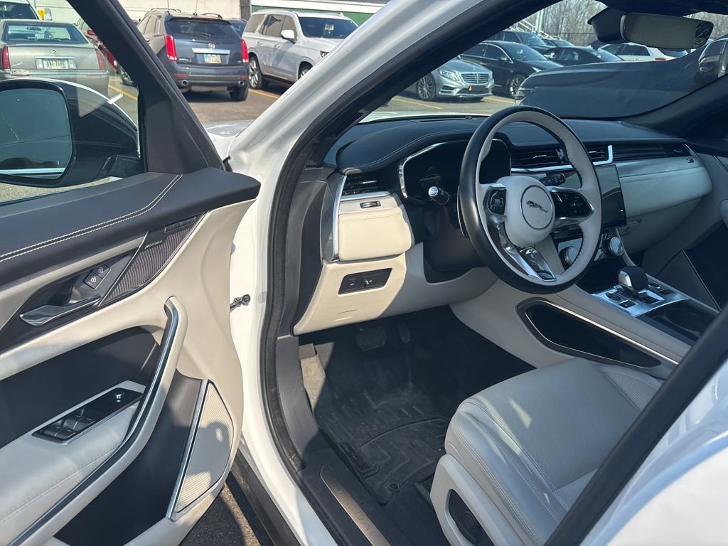 Used 2024 Jaguar F-PACE R-Dynamic S image 7