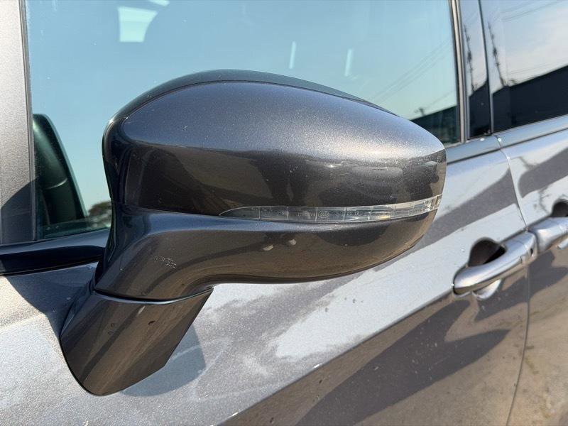 Used 2021 Chrysler Pacifica Touring w/ Uconnect Theater Family Group image 16