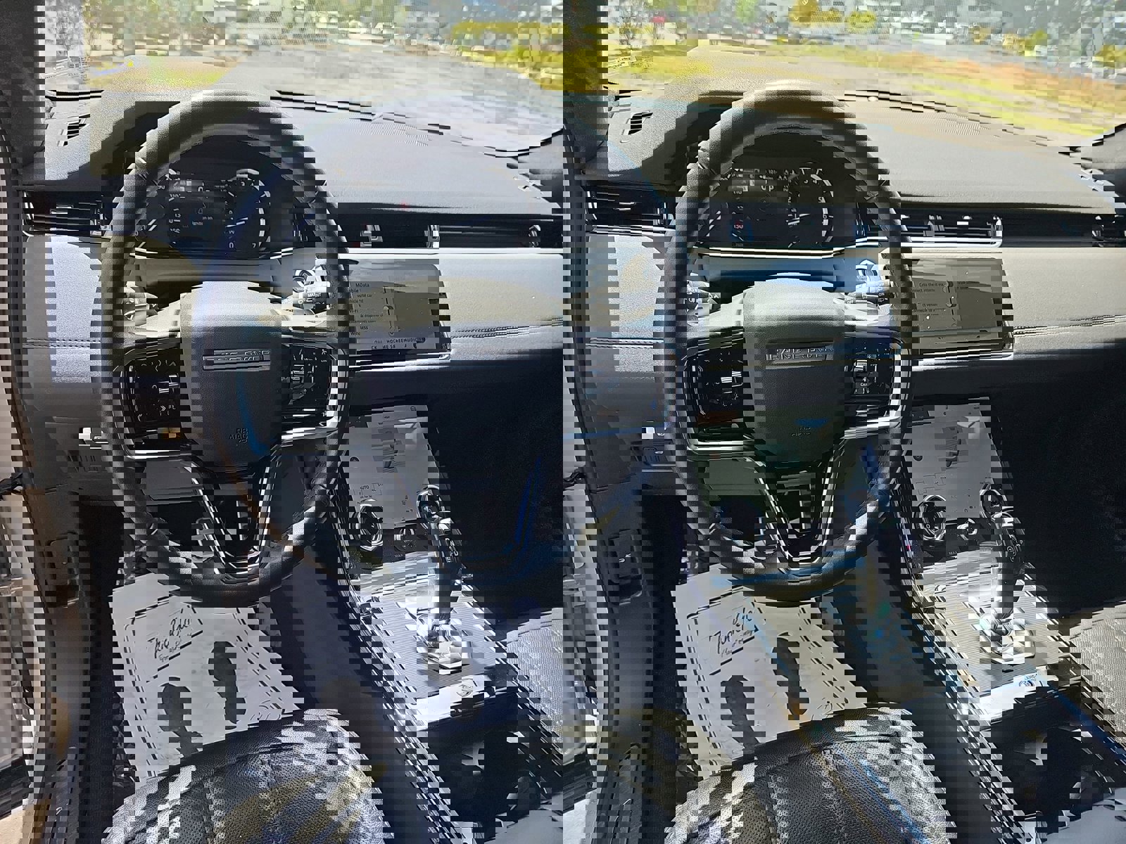 Used 2023 Land Rover Range Rover Evoque R-Dynamic SE image 17