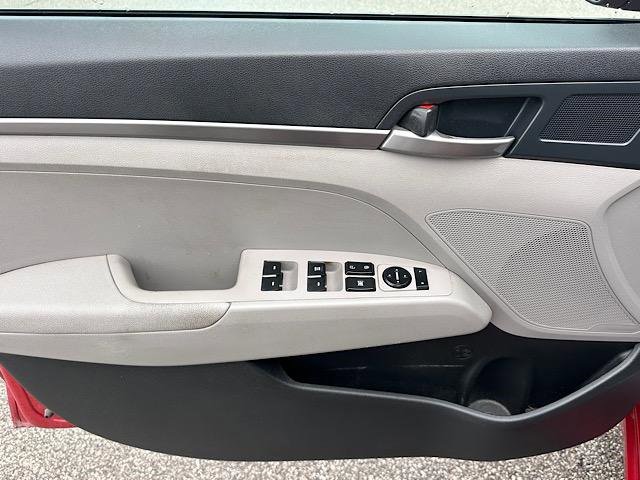 Used 2018 Hyundai Elantra SE image 14