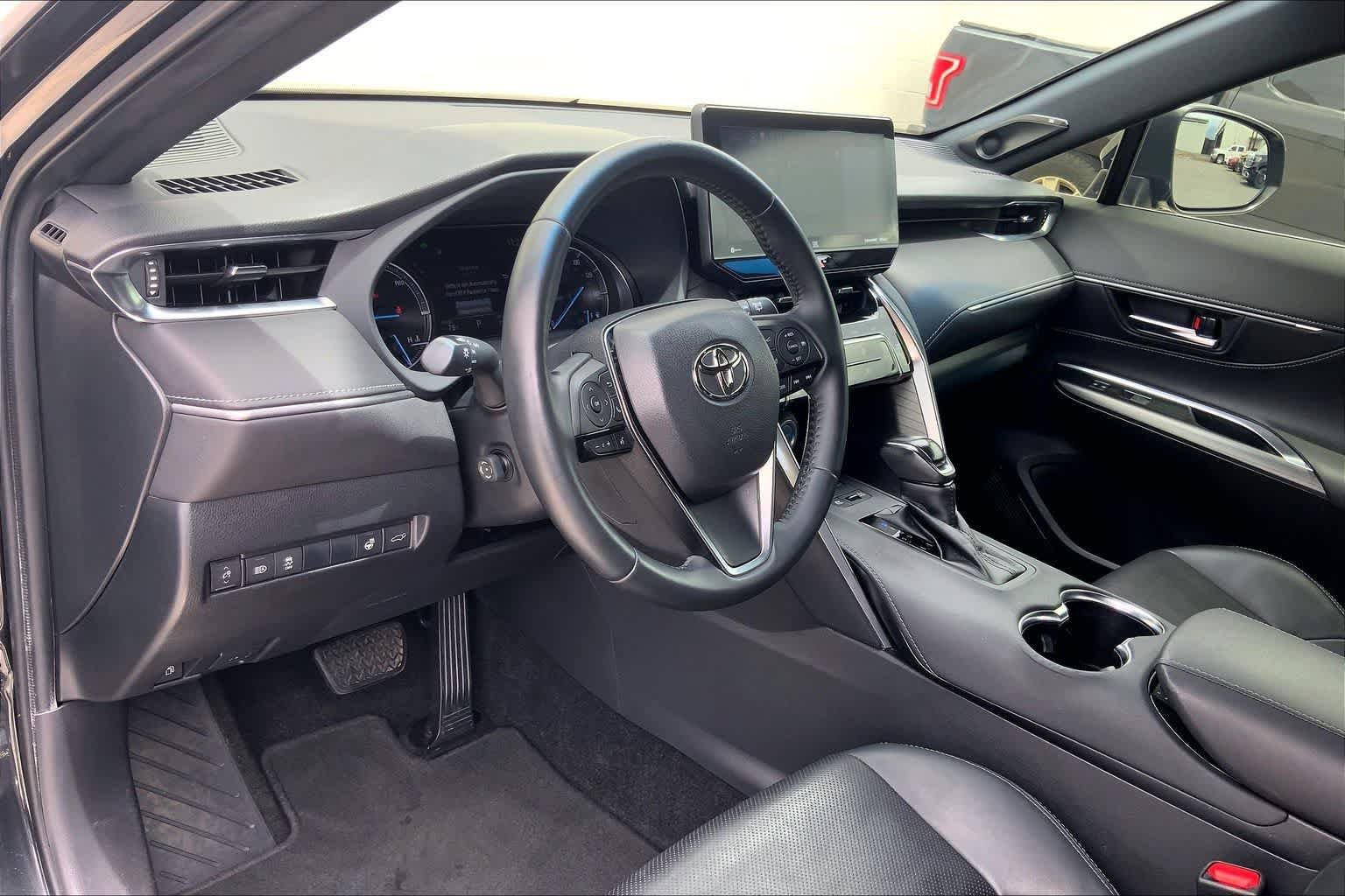 Used 2021 Toyota Venza XLE w/ Softex Package AWD/4WD image 2