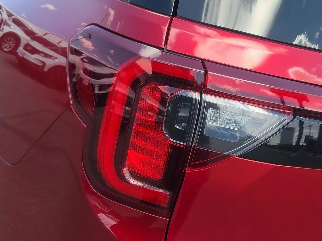 Used 2023 GMC Acadia SLE w/ Elevation Edition FWD image 9