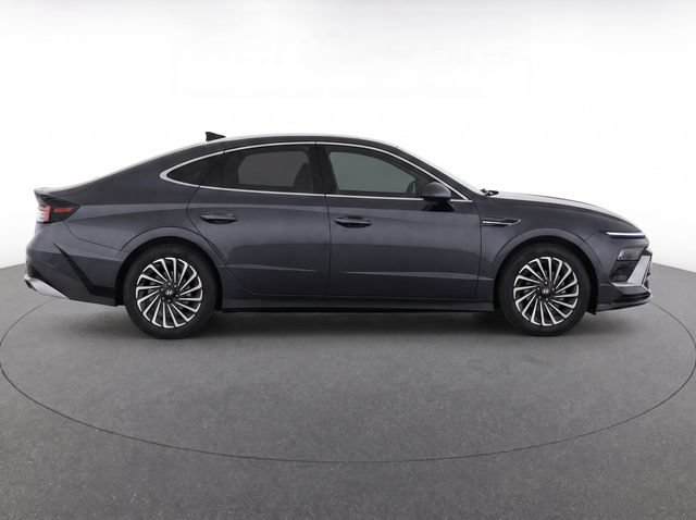 Certified 2025 Hyundai Sonata Limited FWD image 4