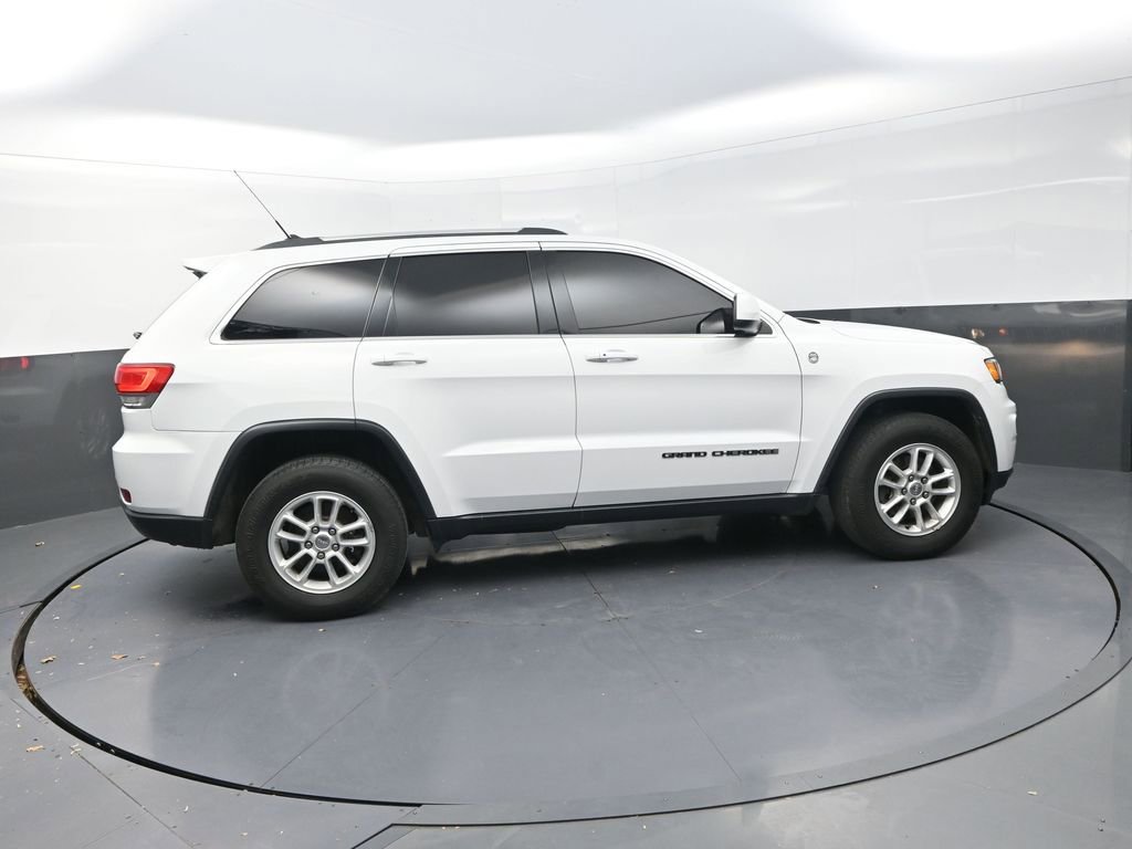 Used 2019 Jeep Grand Cherokee Laredo AWD/4WD image 12