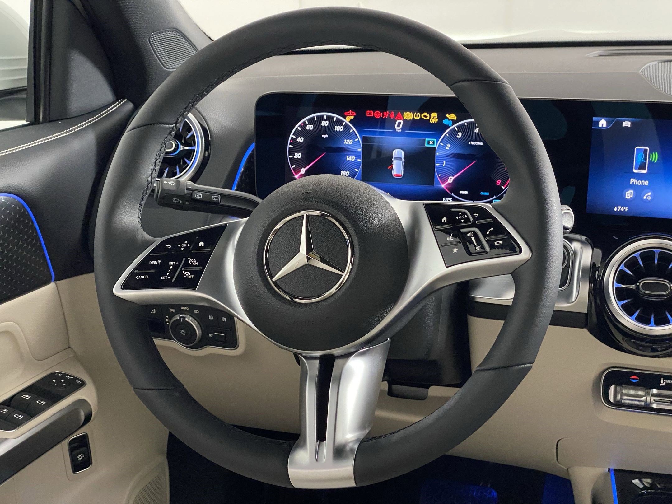 Used 2025 Mercedes-Benz GLB 250 4MATIC image 15