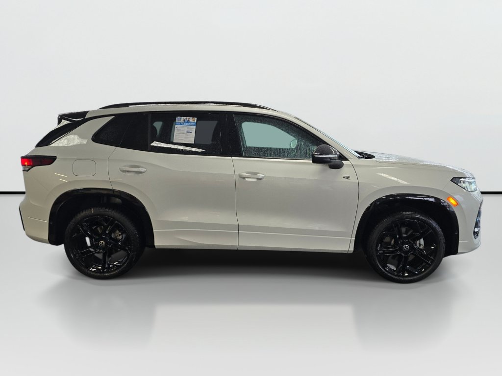 New 2026 Volkswagen Tiguan SE R-Line AWD/4WD image 3