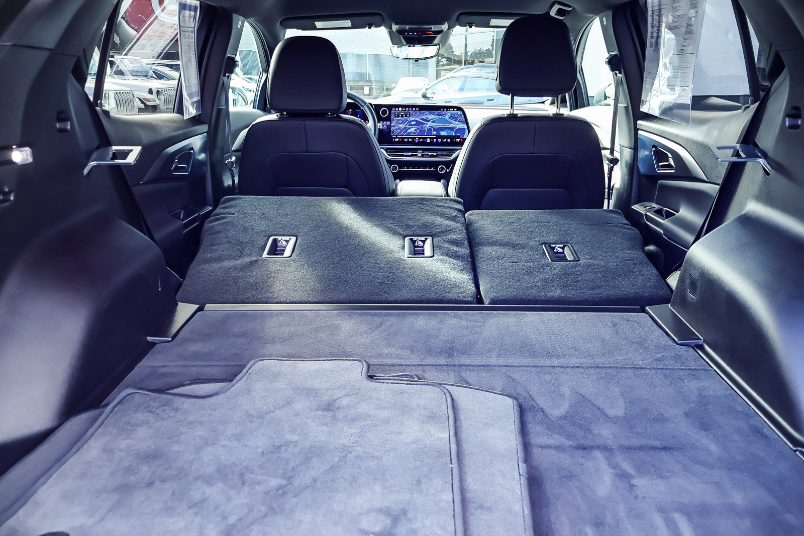 Used 2025 Chevrolet Equinox EV LT w/ Convenience Package II image 18