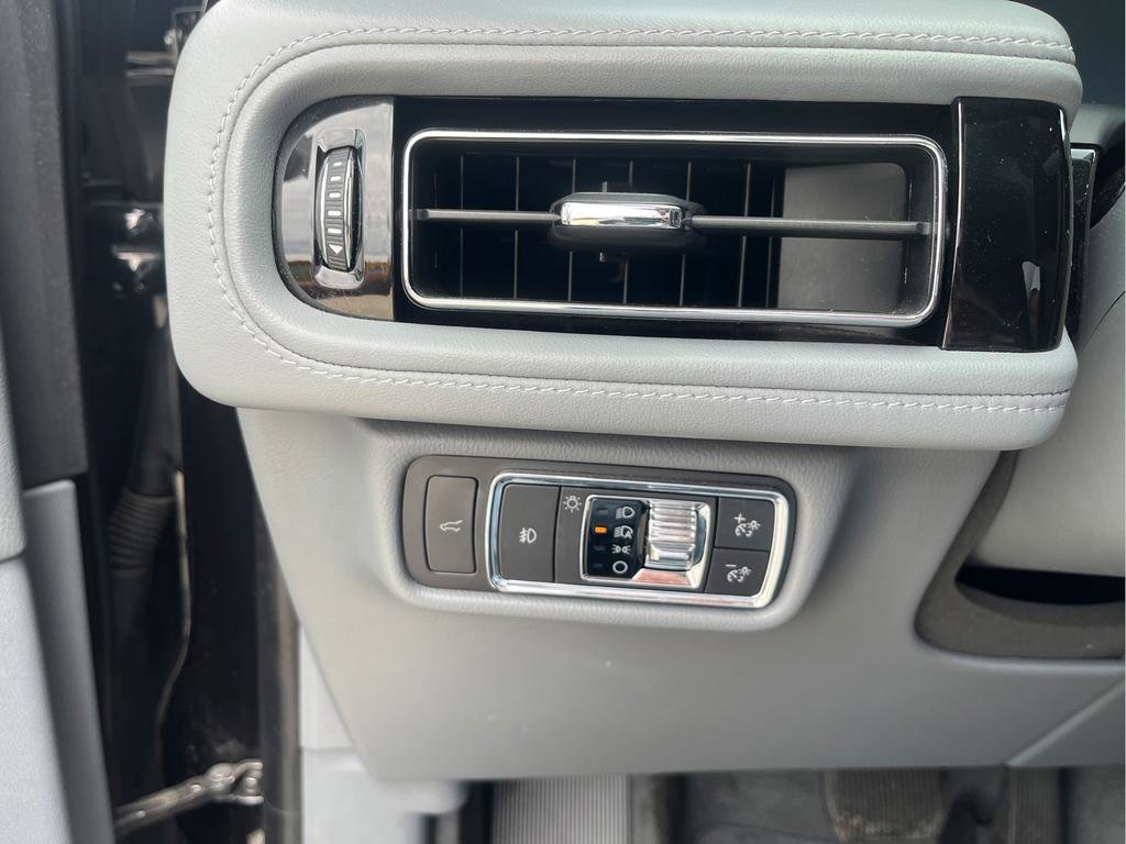 Used 2020 Lincoln Aviator Reserve w/ Equipment Group 202A image 27