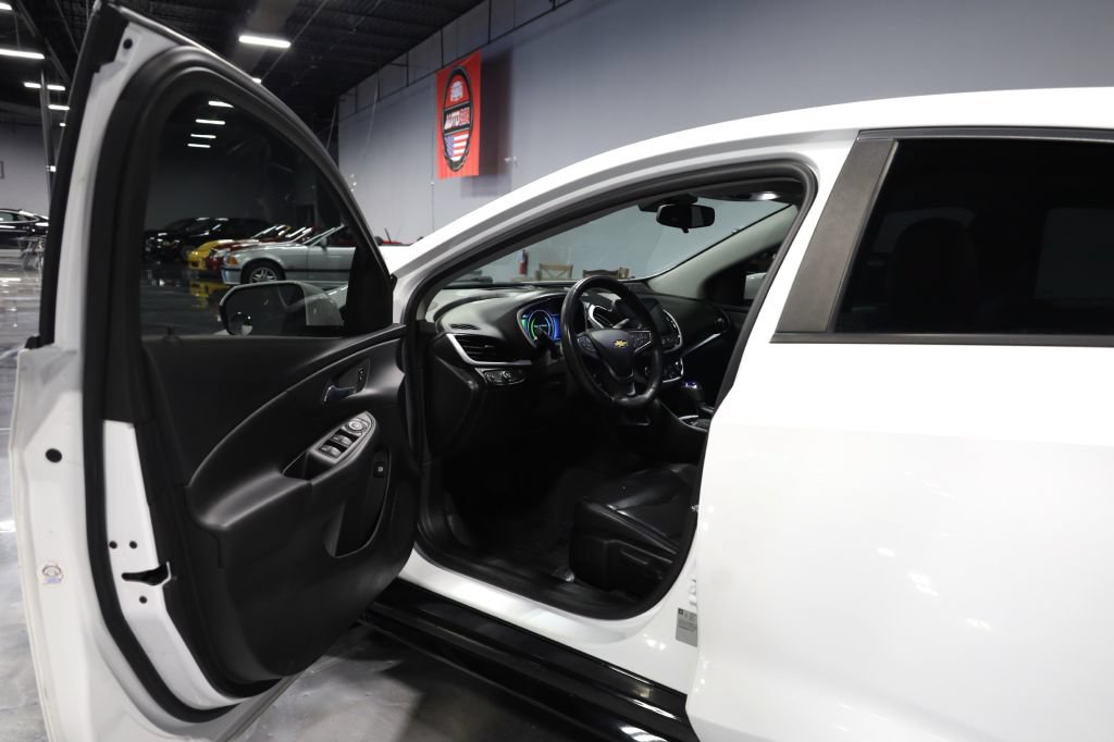 Used 2018 Chevrolet Volt LT w/ Comfort Package FWD image 9