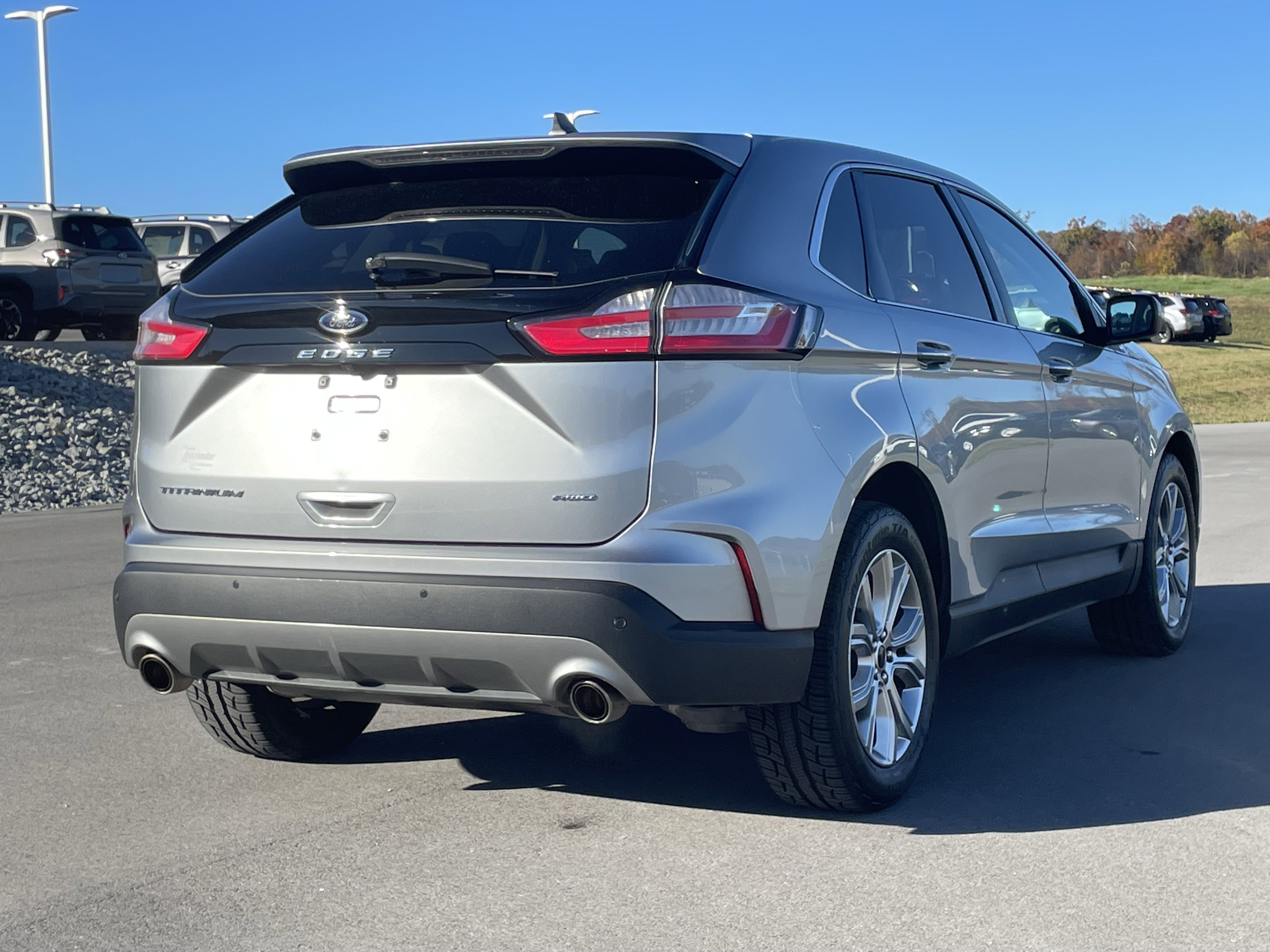 Used 2023 Ford Edge Titanium image 3