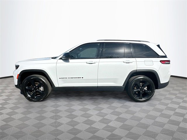 Used 2023 Jeep Grand Cherokee Altitude image 4
