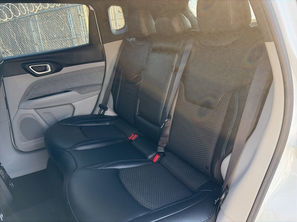 Used 2024 Jeep Compass Latitude image 11