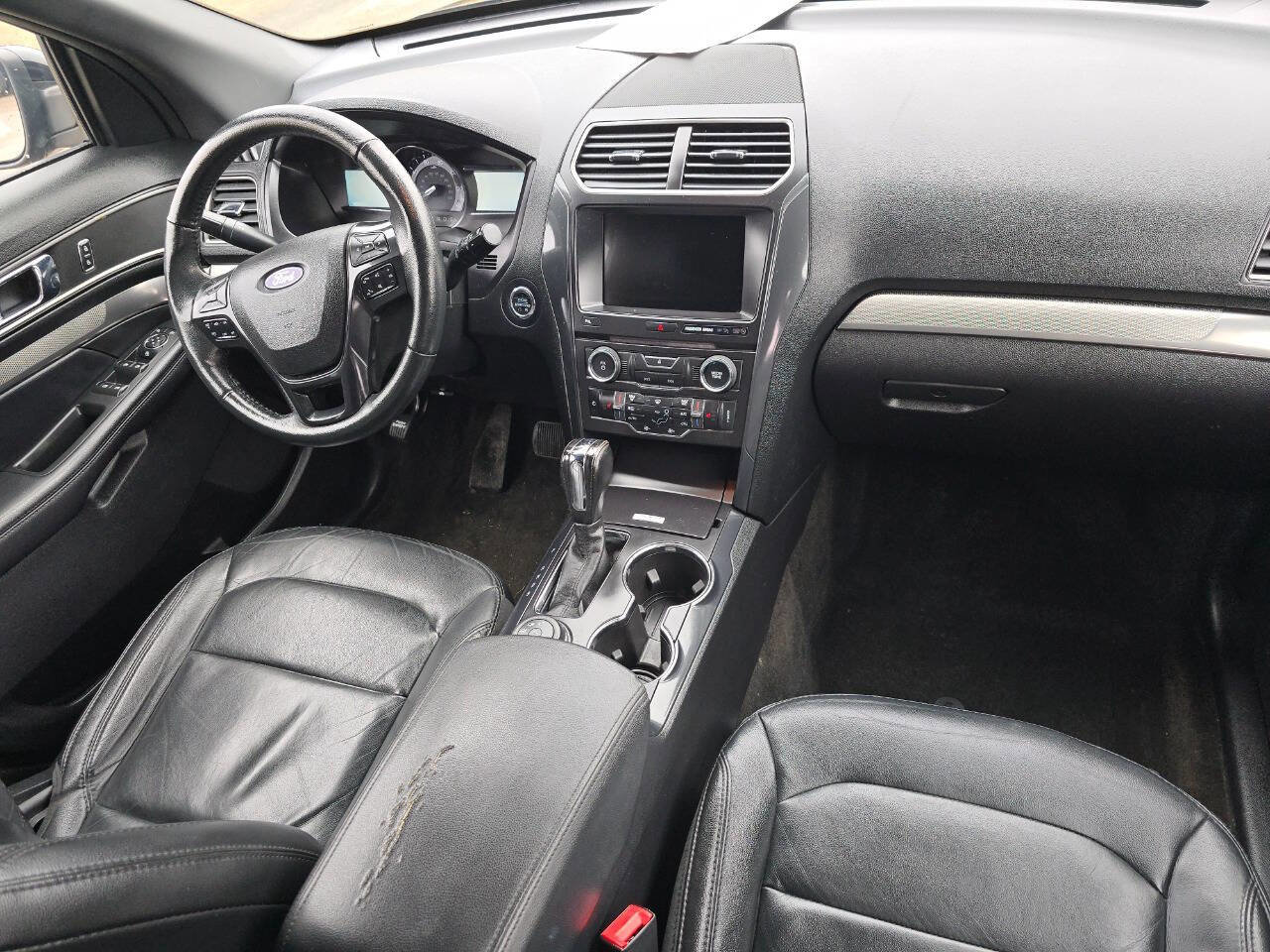 Used 2018 Ford Explorer XLT w/ Equipment Group 202A image 24