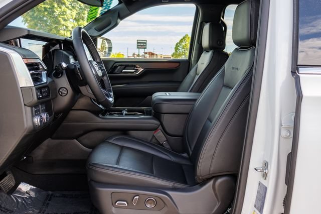 Used 2025 GMC Yukon XL Denali AWD/4WD image 6