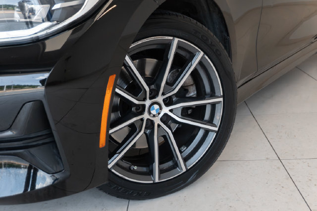 Used 2021 BMW 330i Sedan w/ Convenience Package RWD image 2