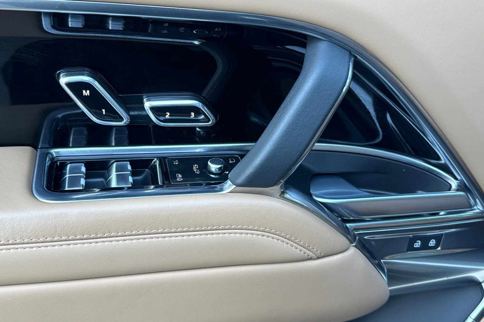 Certified 2023 Land Rover Range Rover SE image 10