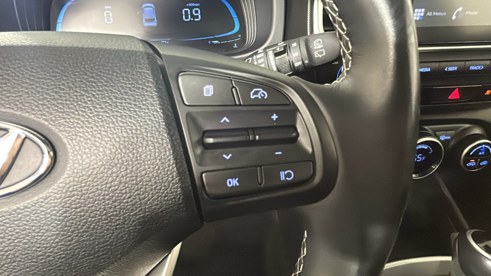 Certified 2024 Hyundai Venue SEL FWD image 21