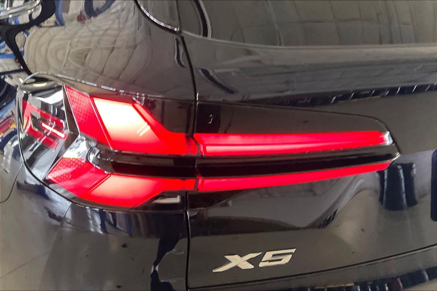 Certified 2026 BMW X5 xDrive40i w/ M Sport Package AWD/4WD image 26