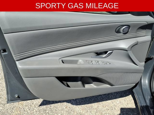 Used 2024 Hyundai Elantra SEL w/ Convenience Package FWD image 9
