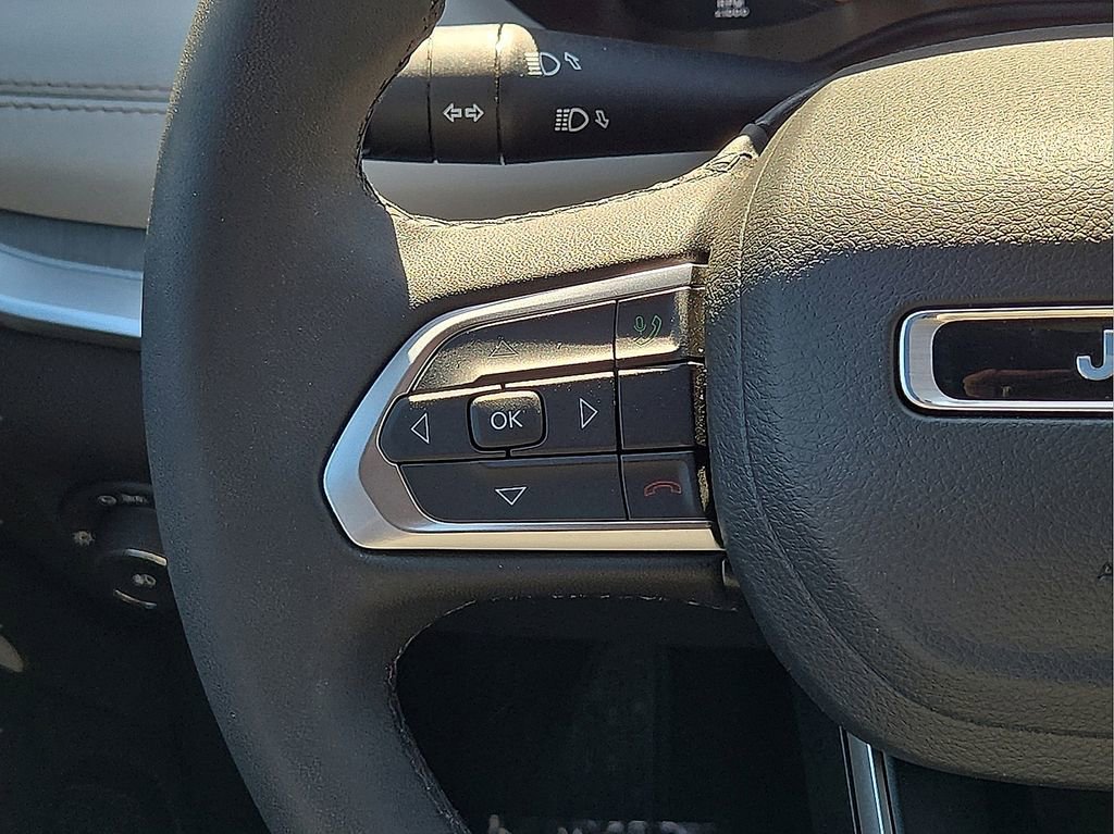 Used 2025 Jeep Compass Limited image 20