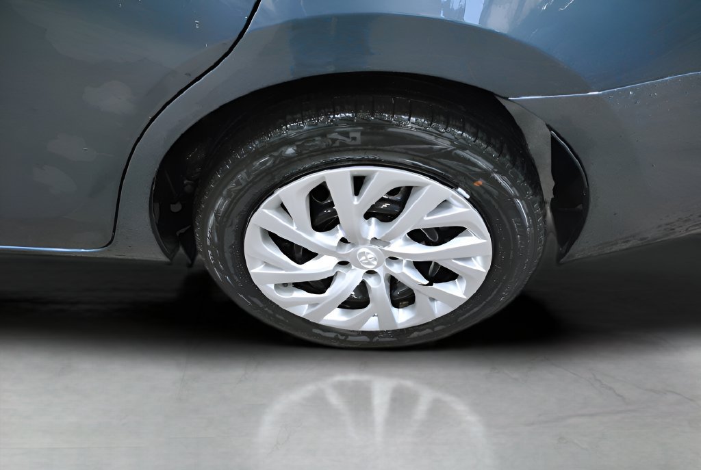 Used 2017 Toyota Corolla LE FWD image 29
