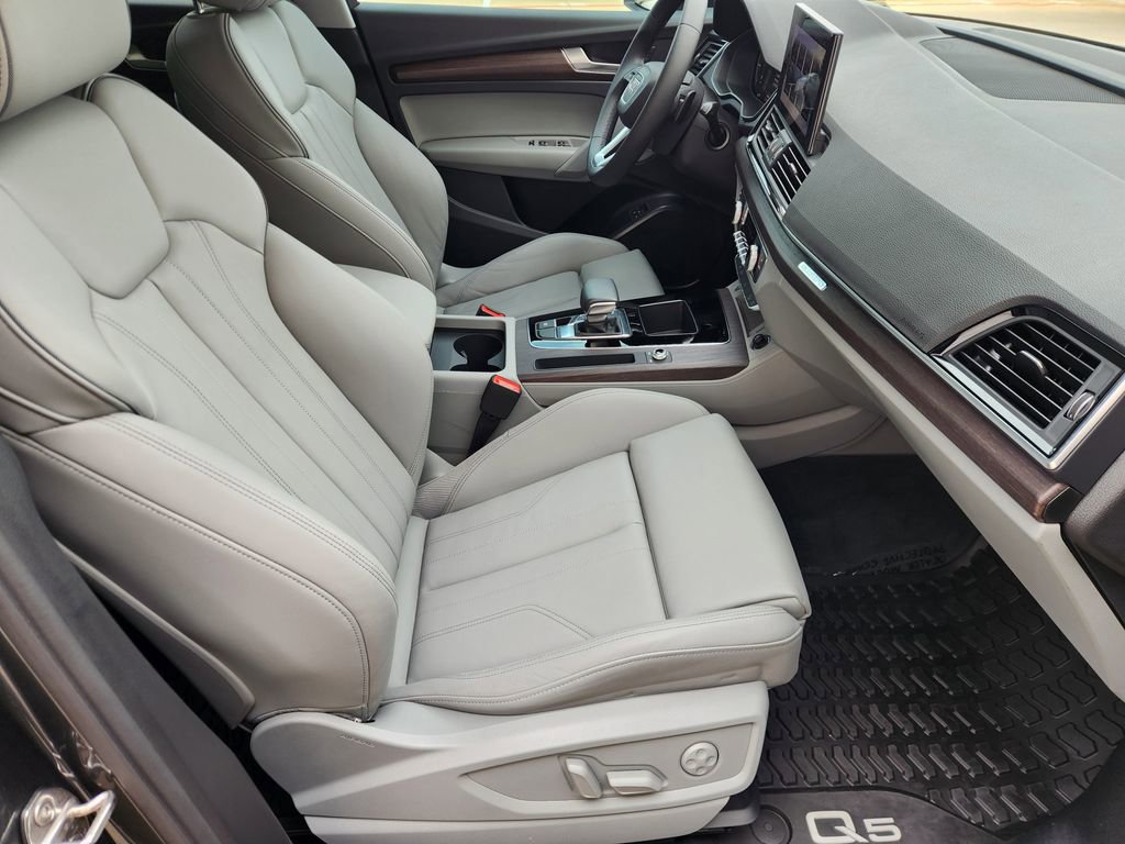 Used 2025 Audi Q5 e Premium image 14