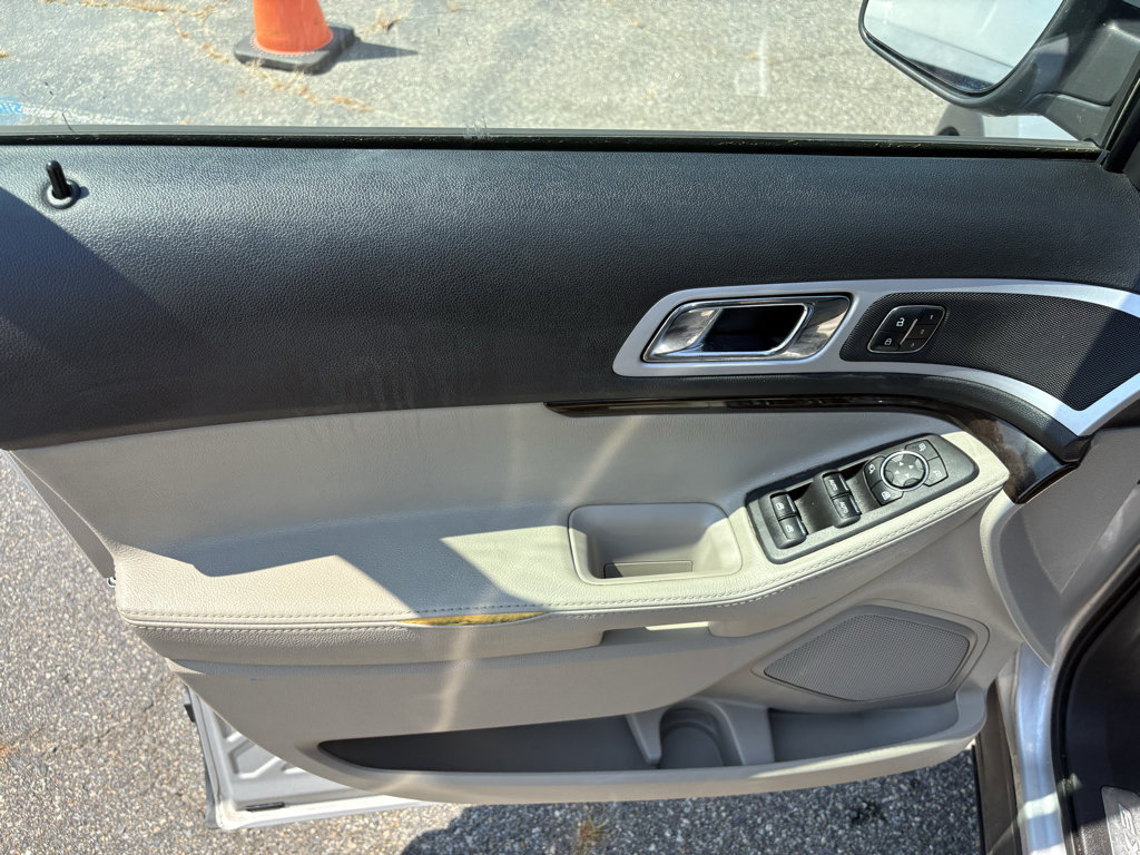 Used 2015 Ford Explorer Limited FWD image 9