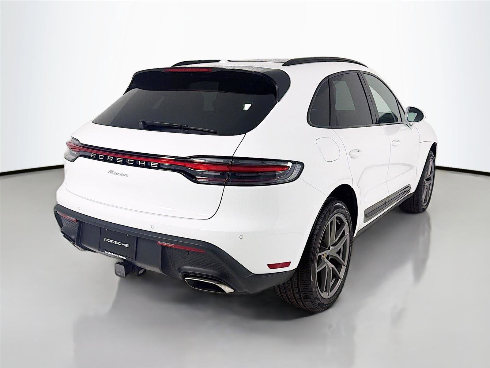 Certified 2025 Porsche Macan image 28