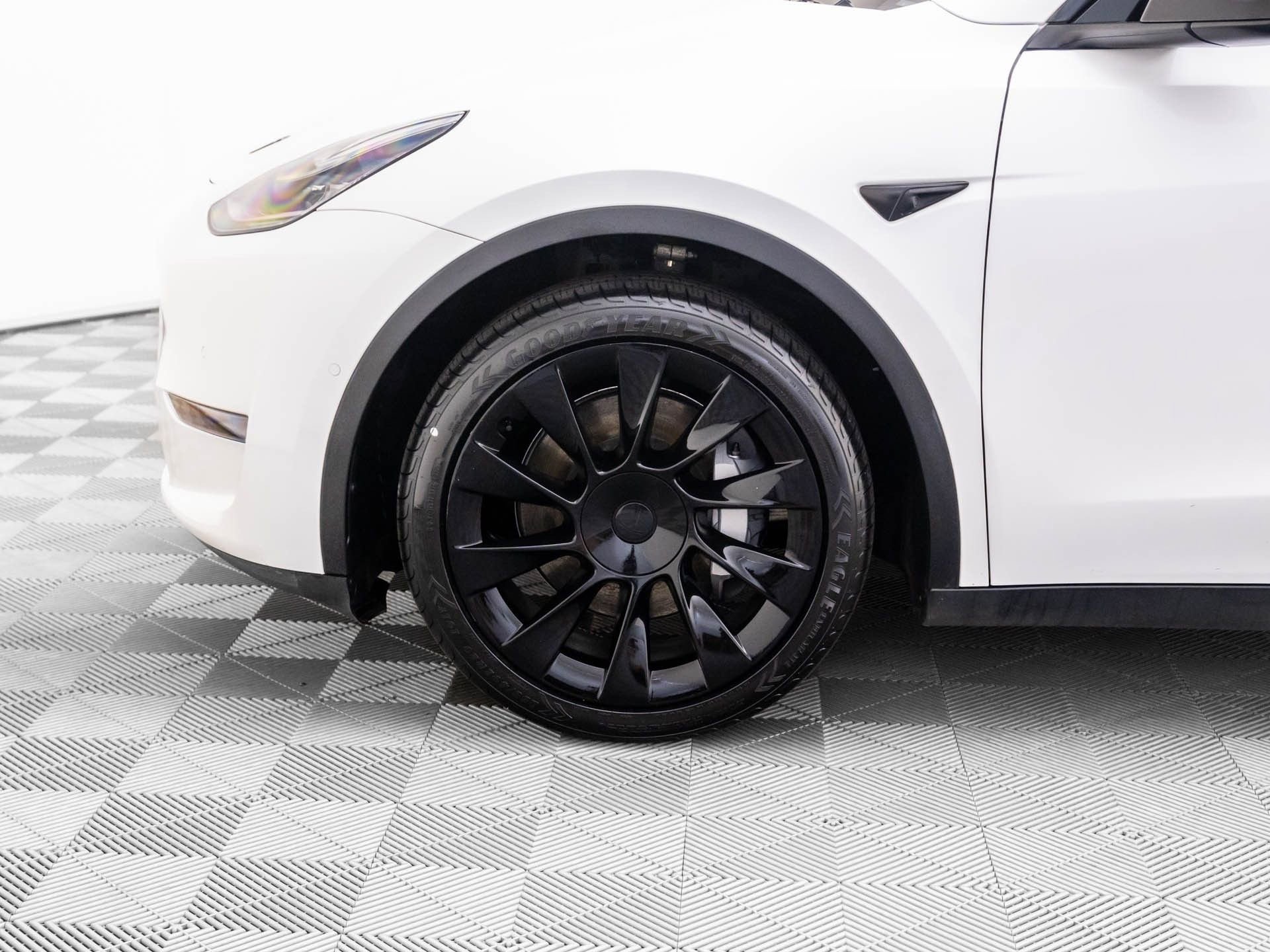 Used 2021 Tesla Model Y Long Range image 34