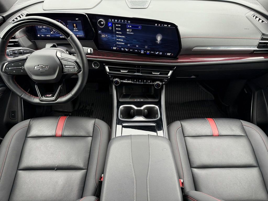 Used 2025 Chevrolet Traverse RS image 26