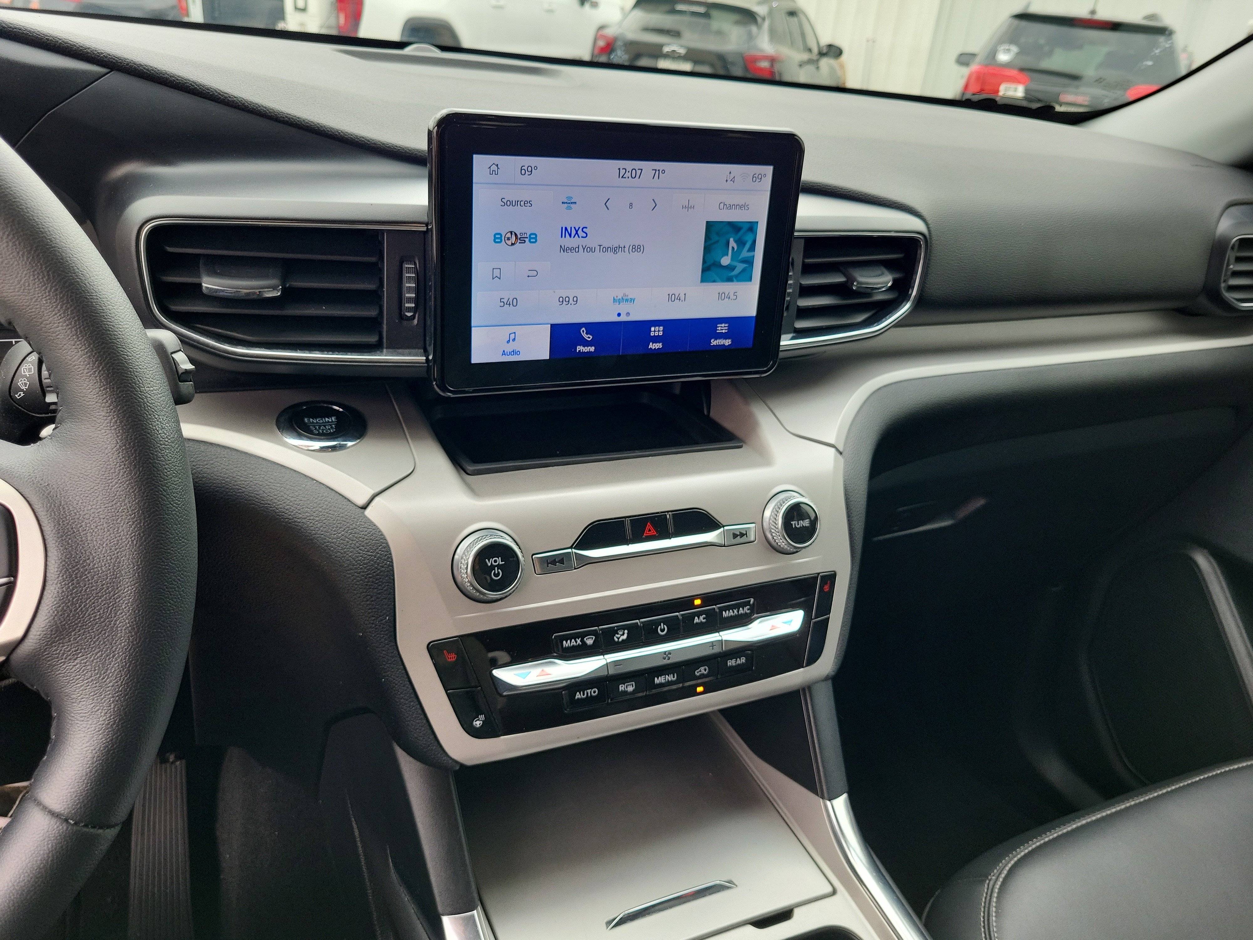 Used 2024 Ford Explorer XLT w/ Equipment Group 202A image 21