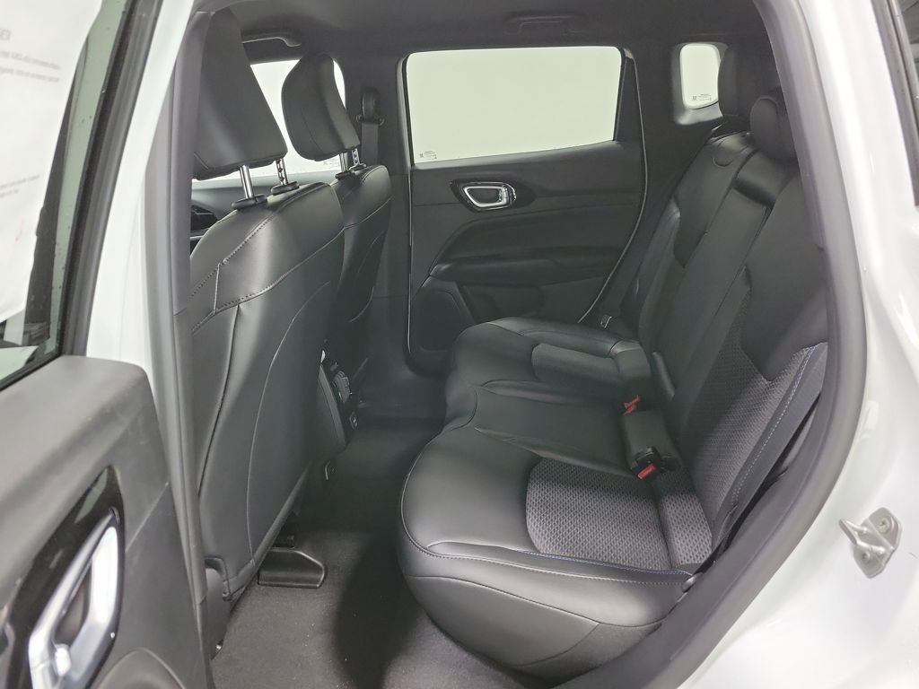 New 2026 Jeep Compass Latitude image 9