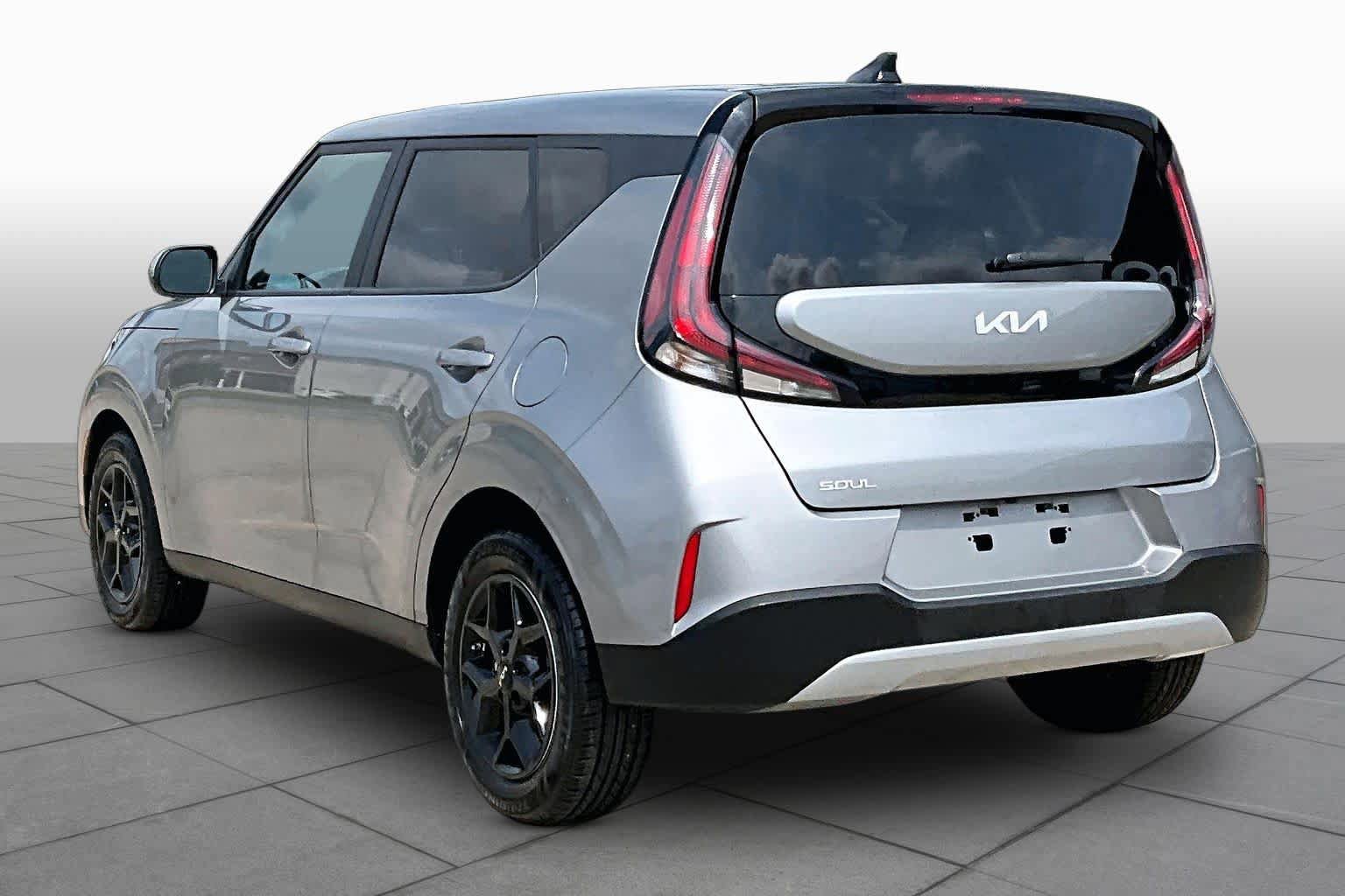 Used 2024 Kia Soul LX w/ Option Group 015 FWD image 11