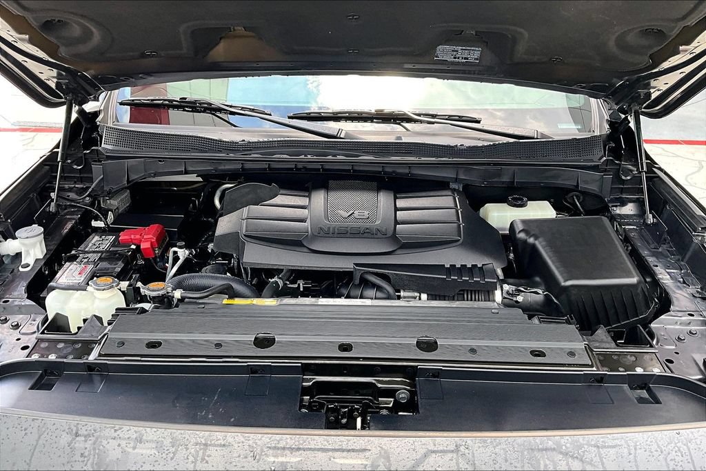 Used 2024 Nissan Titan PRO-4X w/ Pro-4x Convenience Package AWD/4WD image 32