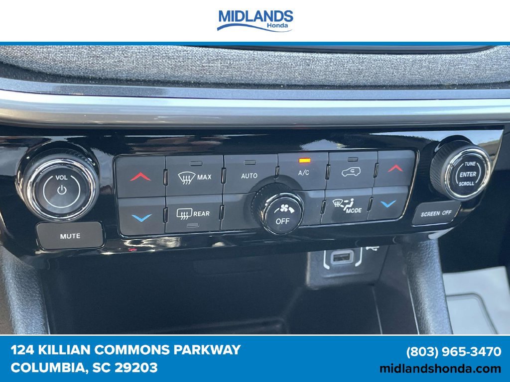 Used 2025 Jeep Compass Latitude w/ Sun & Sound Group AWD/4WD image 29
