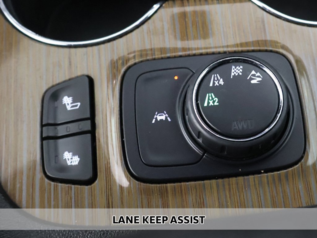 Used 2023 GMC Acadia SLE w/ Driver Convenience Package image 3