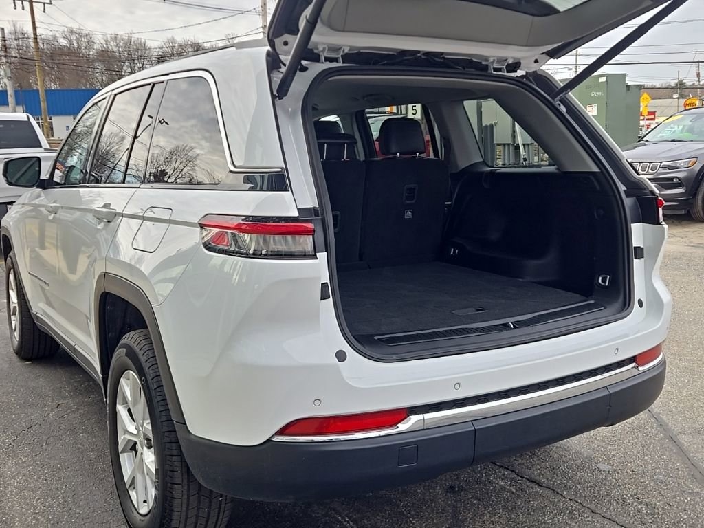 Used 2023 Jeep Grand Cherokee Limited image 10