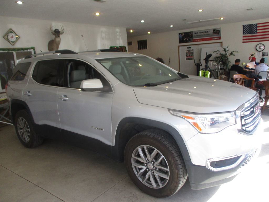 Used 2019 GMC Acadia SLE image 1