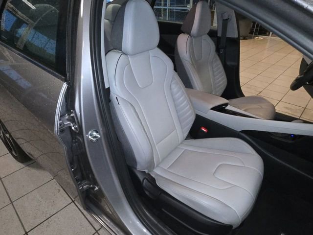 Used 2023 Hyundai Elantra Limited w/ Cargo Package image 24