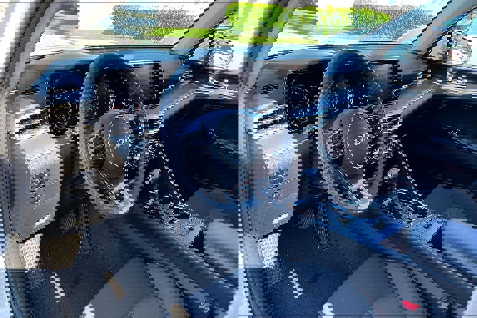 Used 2022 Kia K5 LX image 16