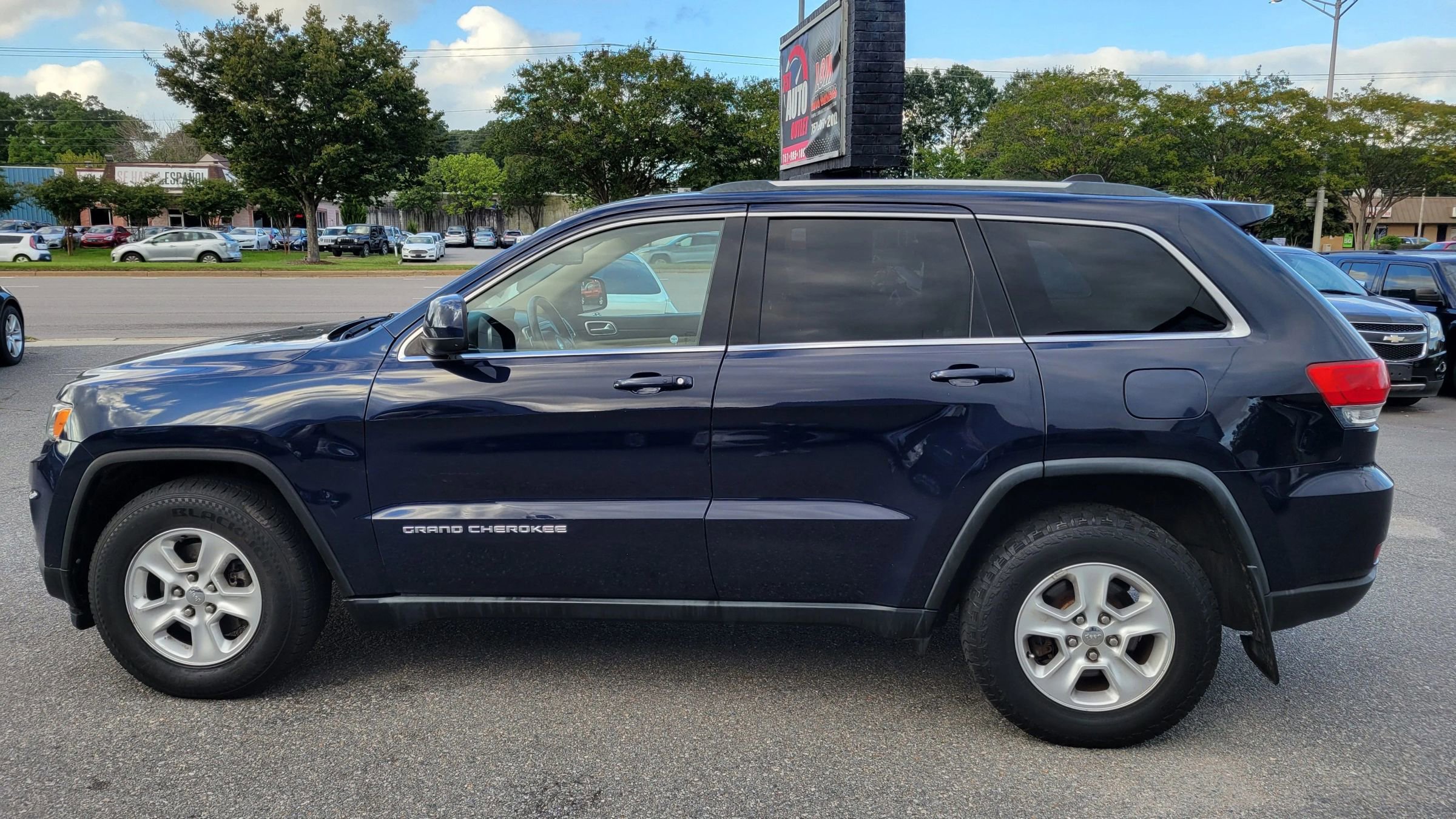 Used 2014 Jeep Grand Cherokee Laredo w/ Quick Order Package 23E image 2