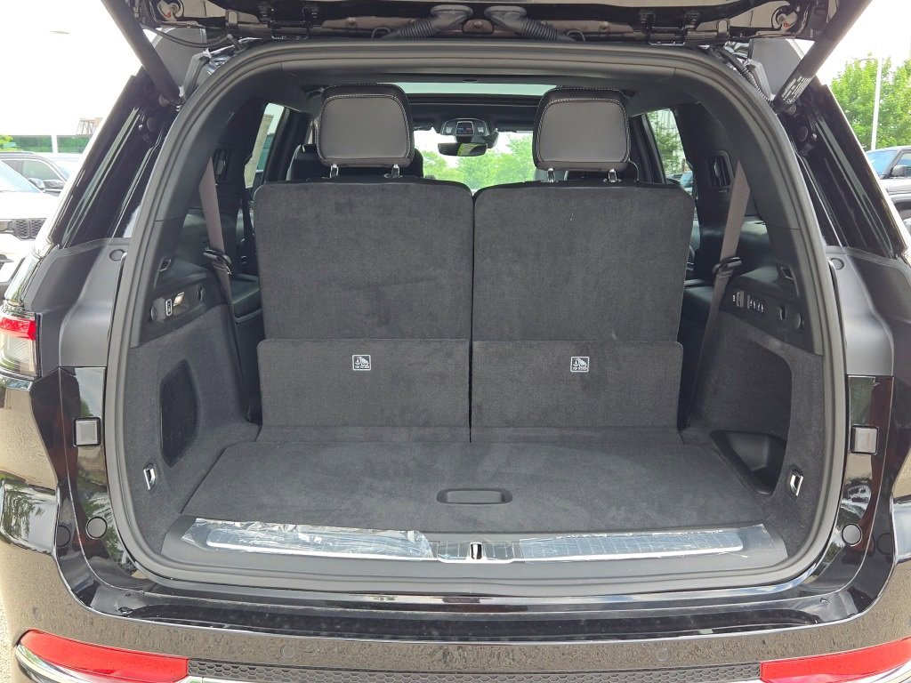 New 2025 Jeep Grand Cherokee L Overland w/ Trailer Tow Package image 17