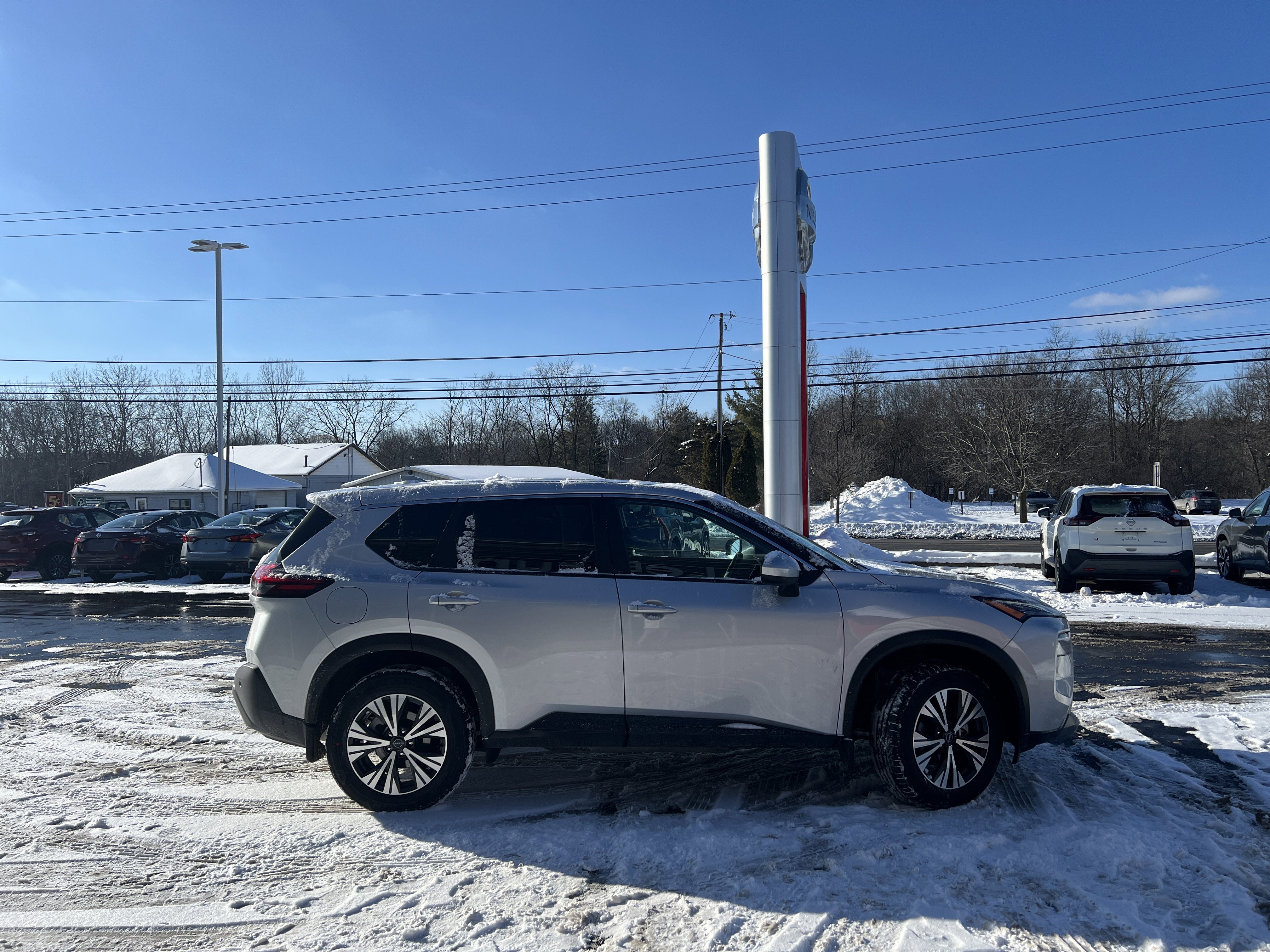 Used 2023 Nissan Rogue SV image 11