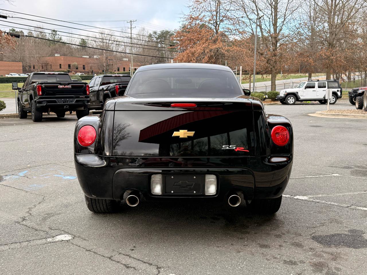 Used 2003 Chevrolet SSR w/ Preferred Equipment Group RWD image 3