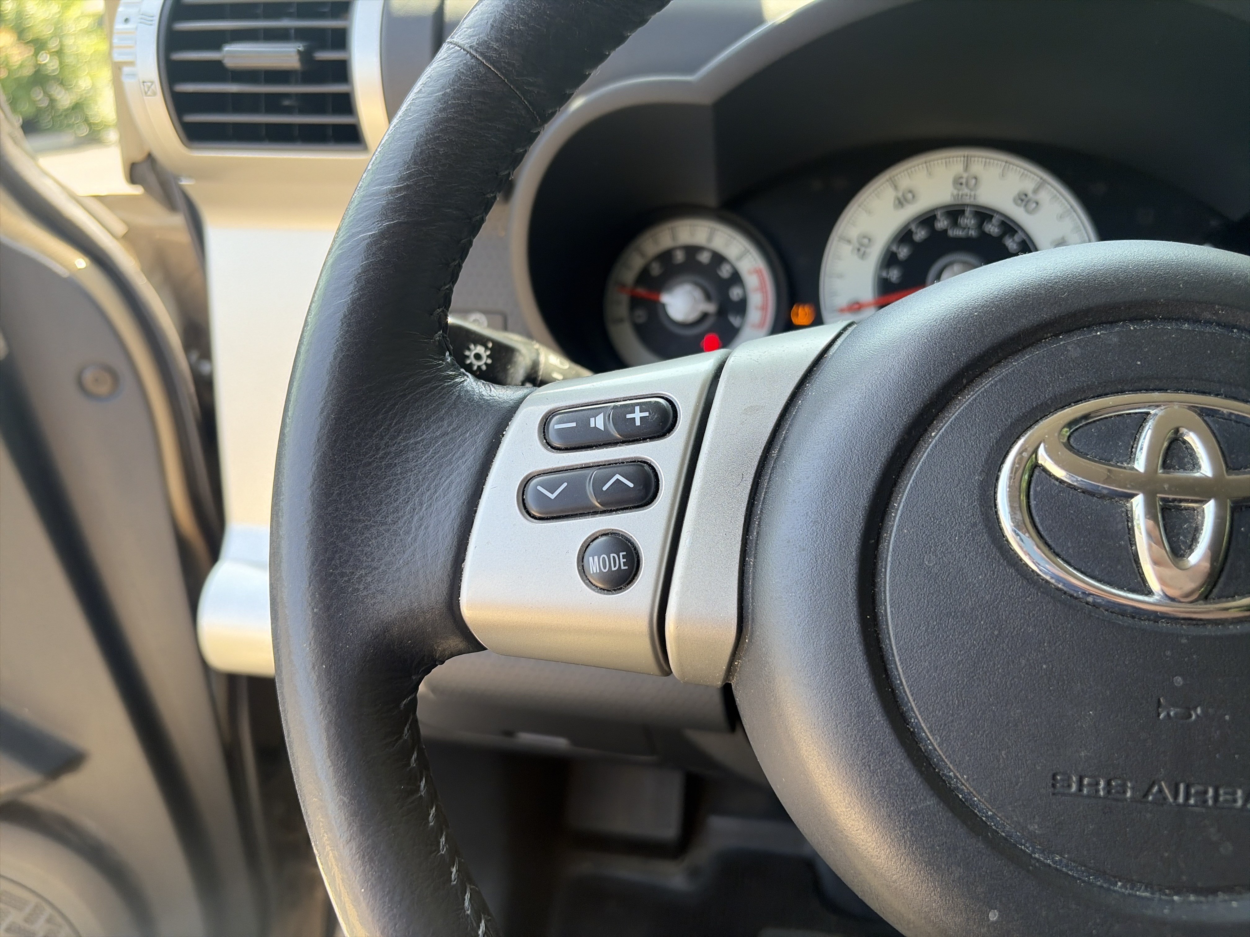 Used 2014 Toyota FJ Cruiser 4WD w/ Upgrade Package image 30