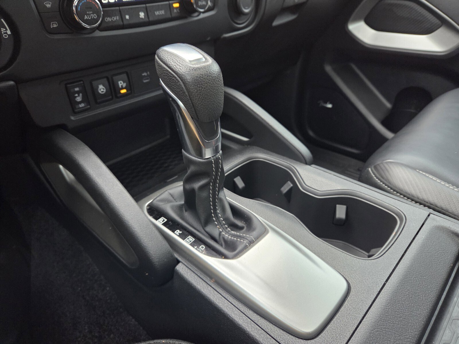 Used 2022 Nissan Frontier SV w/ SV Premium Package image 29